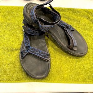 Teva men’s sandals size 11, Great for water sports anatomical  footbed.